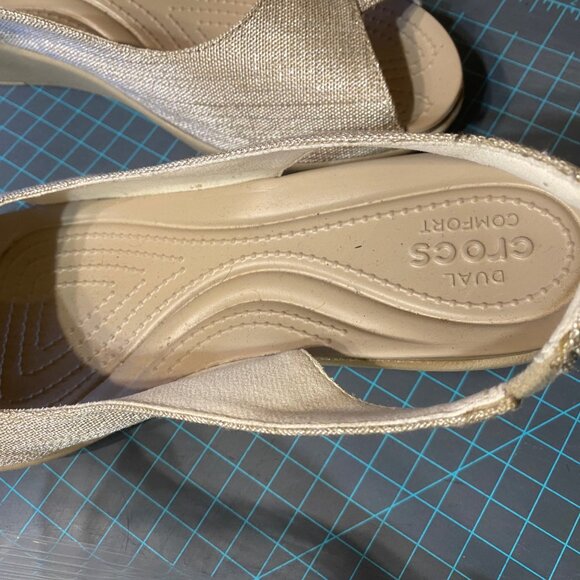 CROC Women Leigh Sandal Shimmer Canvas Slingback Wedge Size 10 - Picture 4 of 5